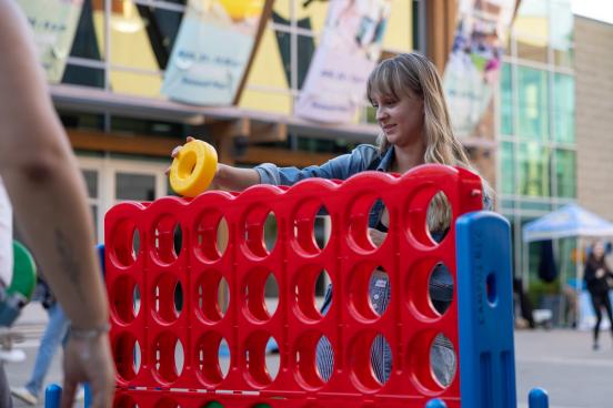 Student plays giant connect four game