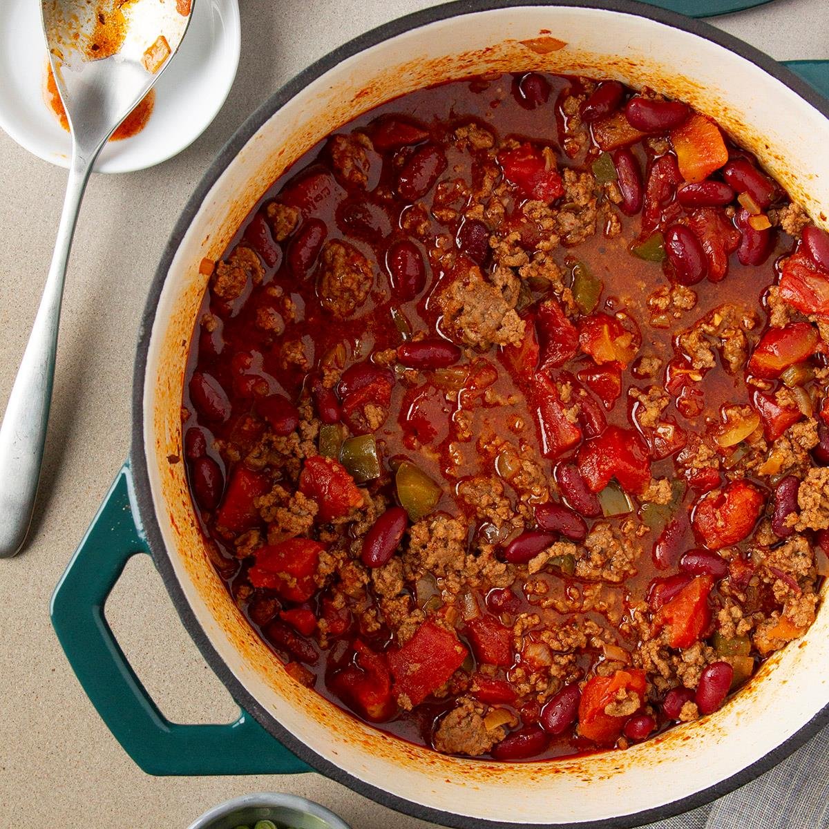 A bowl of chili 