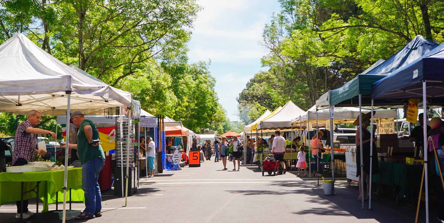 an outdoor farmers market