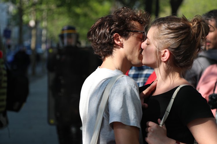 People kissing