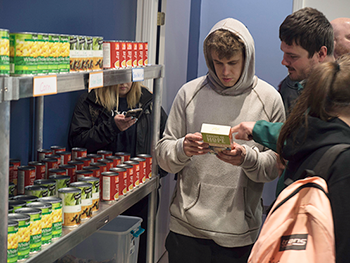 Students at Lobos Pantry 