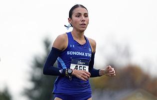 Gianna Bomarito running in cross country event
